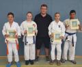 Bild: shu
Die erfolgreichen U 16-Judokas mit den beiden Goldmedaillengewinnern (von rechts) Sebastian Dethloff und Emily Beidin.