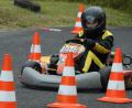 Bild: gf
Durch die eng gesteckten Pylonen müssen die Kart-Fahrer durch, möglichst schnell aber ohne die Gummihütchen „abzuräumen“.