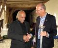 Bild: ubb
Jeff Beer übergab an Wolfgang Gropengießer (von links) den Stab und die Kerze und wünschte ihm ein erfolgreiches Rotary-Jahr.