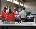 Bild: Unger, Heike
Wundbehandlung im G.O.N.D.-„Krankenhaus“: Das Rote Kreuz hat im Untergeschoss der Ostbayernhalle ein Behandlungszentrum eingerichtet. Hier können die Ehrenamtlichen alles behandeln, was sie sonst auch im Rettungswagen tun.