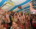 Bild: Freya Stöckl
Ausgelassene Stimmung beim Einzug der Festleute war garantiert. Die Akteure wurden gefeiert.