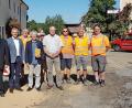 Bild: enz
Beim Beginn der Straßenbauarbeiten in Hardeck: Bürgermeister Klaus Meyer, IKOM-Stiftland-Vorsitzender Roland Grillmeier, Klärwärter Reinhold Bauer, Abteilungsleiter Gerhard Kederer vom Staatl. Bauamt, der ehemalige Bauhofleiter Josef Schnurer als Anlieger, Baudirektor Henner Wasmuth vom Staatl. Bauamt, Stefan Männer, Bauleiter der Fa. Roth, Bauleiter Hans Gschrey vom Staatlichen Bauamt und Wasserwart Konrad Hart (von links).