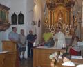 Bild: nib
Die KSK und der OGV Dürnsricht durften sich über Spenden der Kirchenverwaltung freuen. Im Bild von links Bürgermeister Christian Ziegler, Josef Graf (KSK), Manfred Götz (OGV), Kirchenpfleger Günter Schießl und Pfarrer Michael Hoch.