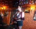 Bild: Salute
Willkommen zu Hause: Josie Paulus aus Luhe-Wildenau spielt nach fünf Jahren erstmals wieder ein Konzert in der Oberpfalz.