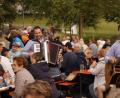 Bild: arw
Trotz des kühlen Wetter kommen zahlreiche Besucher zum Feuerabend.