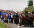 Bild: gru
Der Festzug der Vereine aus der Gemeinde sowie der Mannschaften des FC Edelsfeld zum Sportgelände.