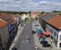 Bild: Petra Hartl
Der Marktplatz von Vilseck vom Vogelturm aus gesehen. Die Stadt im Norden des Landkreises Amberg-Sulzbach ist eine der Kommunen, die Einwohner hinzugewonnen haben.