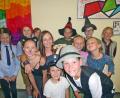 Bild: sön
Die Schulspielgruppe der Grundschule Ursensollen vor dem Auftritt.