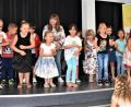 Bild: rgr
Beim Sommerkonzert der "Klingenden Töne" führen die Kinder den "Gummibärentanz" auf.