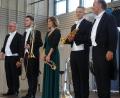 Bild: Houschka
Ansonsten in den namhaften Konzerthallen der Welt daheim, diesmal bei einem Auftritt in Dürnsricht: Harmonic Brass mit (von links) Manfred Häberlein, Alexander Steixner, Elisabeth Fessler, Sebastian Krystek und Andreas Binder.