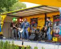 Bild: fop
Für Musik sorgte ab 18.30 Uhr Knucklehead Inc. Wie erhofft bot die Band Rockmusik vom Feinsten. Aufgrund des miserablen Wetters kamen jedoch nur wenige Besucher. Verpasst haben die fehlenden Gäste eine der besten Coverbands aus der näheren Umgebung.