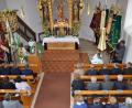 Bild: gi
Pfarrer Josef Most hält den Festgottesdienst in der Dorfkirche Burgtreswitz und spricht über die Geschichte des Bieres und das Gleichnis vom
barmherzigen Samariter.