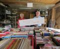 Bild: ubb
Irmgard und Gisbert Schulwitz freuen sich am Wochendne auf viele Interessierte am Bücherflohmarkt des Rotarx Clubs Stiftland für einen guten Zweeck.