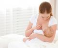 Bild: JenkoAtaman – stock.adobe.com
Stillen ist nicht nur gesund: Die innigen Momente zwischen Baby und Mama sind ebenfalls unbezahlbar.
