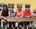 Bild: bjp
Die Patenschaft der Pressather SPD für den Spielplatz am Weihertürl geht in die Verlängerung: Auch nach der Umgestaltung zum Generationenspielplatz will sich der Ortsverein (Zweite von links: Vorsitzende Sabine Eichermüller) um die Anlage kümmern.