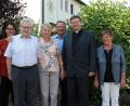 Bild: cs
Um das diamantene Hochzeitspaar Hildegard und Friedrich Daut scharen sich (von links) Tochter Hannelore, Sohn Stefan, Schwiegertochter Claudia, Zweiter Bürgermeister Herbert Lehner, Dekan Markus Flasinski und Seniorenbeauftragte Elisabeth Grams.