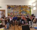Bild: gi
Die Steirische Gruppe spielt am zweiten Tag des Brauereifests im Schloss Burgtreswitz bekannte Oberkrainer Stücke.
