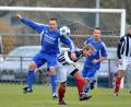 Archivbild: Hubert Ziegler
Ein Bild aus der Saison 2010/11: Damals spielten Daniel Liermann (links) und Martin Kratzer (Zweiter von rechts) gemeinsam für den FV Vilseck. Am Freitagabend stehen sie sich in der Partie des FV Vilseck und SV Raigering als Trainerkollegen gegenüber.