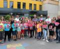 Bild: pko
Die Schüler der Neunburger Grundschule in der Ledererstraße waren die ersten, die das druckfrische Ferienprogramm aus den Händen von Bürgermeistern, Verwaltungsmitarbeitern und Vertretern der ArGe Jugend überreicht bekamen.