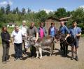 Bild: mmj
Unterweisung in Theorie und Praxis für den richtigen Umgang mit den Langohren gab Bjørn Rau (Dritter von links) Mitarbeitern und Heimbewohnern vom Haus Fuchsenschleife.
