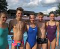 Bild: rbg
Kathrin Bachmeier, Kilian Züllich, Viktoria Bogner, Fynn Legat, Carina Bönisch (von links) sowie der im Bild fehlende Leon Ducheck vertreten den Tirschenreuther Schwimm-Club am Wochenende bei den bayerischen Jugendmeisterschaften in Würzburg.