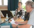 Bild: pmen
Raimund A. Mader las im Maria-Seltmann-Haus aus seinem 2016 erschienenen Roman "Der König von Weiden" vor. Begleitet wurde er von Michaela Gaach (Hintergrund) an der Zither. Mit Stücken wie "Der Dritte Mann" sorgte sie für die nötige Gänsehaut.