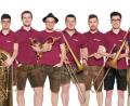 Bild: exb
„Brassaranka“ ist ein junges, böhmisch-mährisches Blasmusikensemble. Wenn die 15 Hobby- und angehenden Berufsmusiker aus ganz Oberösterreich auf der Bühne sind, ist Stimmung garantiert. Die Jungs treten am 20. Juli ab 19 Uhr im Schlosshof auf.