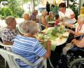 Bild: Hirsch
Im Kastaniengarten feierten die Bewohner mit ihren Angehörigen ein Sommerfest.