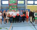 Bild: mp
Die acht besten Absolventen der Mittelschule wurden Schulleitung, Klassenlehrer und Vertreter des Schulverbandes besonders geehrt.
