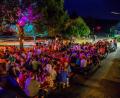 Bild: sml
Bis in die späten Abendstunden verweilten die Besucher in der lauen Sommernacht unter den Kastanien