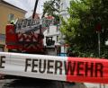 Bild: Alexander Auer
Am Montagvormittag lehnte ein Baum an einem Regensburger Hotel. Verletzt wurde niemand, allerdings gestaltete sich die Bergung schwierig.