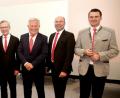 Bild: Hirsch
Dr. Florian Hartleb, Jana Fix, Martin Birner, Werner Heß, Heribert Lautenschlager, Thomas Neidl und Thomas Ebeling (von links) sprachen beim Sparkassenforum in der Spitalkirche.