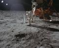 Bild: Neil Armstrong/NASA/AP/dpa
Am 20. Juli 1969 arbeitet der Apollo-11-Astronaut Buzz Aldrin an einem solaren Windversuchsgerät auf der Mondoberfläche. Am 20. Juli 2019 jährte sich die Mondlandung zum 50. Mal.