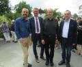 Bild: adj
Pfarrgemeinderatsvorsitzender Ralph Bauer, Bürgermeister Ernst Schicketanz, Pfarrer Markus Nees und Kirchenpfleger Konrad Adam beim Stehempfang nach dem Gottesdienst.