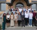 Bild: rn
Rektor Wolfgang Bodensteiner (hinten, links) und die Klassenleiterinnen Anja Bräu (links) sowie Magdalena Kita (rechts) entlassen ihre Schüler ins Berufsleben und zu weiterführenden Bildungseinrichtungen.