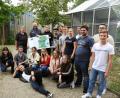 Bild: Winkler
Über einen Scheck in Höhe von 300 Euro aus den Händen der BOS-Schüler freuen sich Sigrid Peuser und Christoph Bauer vom LBV-Zentrum Regenstauf (stehend, von links).