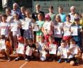 Bild: lst
Spiel, Satz und Sieg: Die Jugendlichen bieten bei der offenen Tennis-Stadtmeisterschaft um den Sparkassen-Cup spannende Partien und bekommen als verdienten Lohn Pokale und Urkunden.