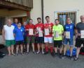 Bild: fz
Rainer Klein, Robert Zirngibl, Sebastian Zanner und Helmut Süß (von links) überreichen Pokale und Urkunden an die Teams.
