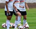 Bild: exb
Laura Donhauser (Mitte) mit ihren Kolleginnen Shekiera Martinez (links) vom 1. FFC Frankfurt und Alicia-Sophie Gudorf (rechts, University of Central Florida).