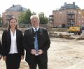 Bild: Hirsch
GBI-Aufsichtsratsmitglied Markus Beugel, Projektleiterin Julia Heilmann und Oberbürgermeister Andreas Feller (von links) nahmen den Spatenstich für die neue Wohnanlage un Schwandorf-Ettmannsdorf vor.