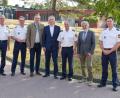 Bild: exb
An der interessanten Gesprächsrunde nahmen (von links) Polizeioberrat Roland Gaßner, Leitender Polizeidirektor Ludwig Härtl, MdL Alexander Flierl, MdL Harald Schwartz, Polizeioberrat Helmar Termer, Personalrat Manfred Butz und Polizeihauptkommissar Jochen Riedling.