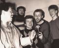 Bild: exb
Band-Chef Hubert Treml (Zweiter von rechts) mit der „Apfelkuchen“-Version des Jahres 1987.