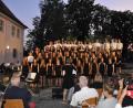 Bild: Benedikt Lueger/exb
Viele Schüler, Lehrer, Eltern und Ehemalige singen und musizieren beim Sommerkonzert des Erasmus-Gymnasiums.