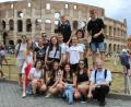 Bild: exb
Der Traum von einer gemeinsamen Romreise geht in Erfüllung: Die Teilnehmer am Projektseminar Religion am Gymnasium verbringen zusammen mit Kursleiter Pfarrer Dirk Grafe vier Tage lang die italienische Hauptstadt. Das dicht gefüllte Besichtigungsprogramm enthält natürlich auch das Kolosseum.
