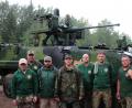 Bild: exb
Eine Gruppe der KSRK Mitterteich besuchte kürzlich die 30. Militärschau Bahna in Tschechien. Im Bild die Reservisten um stellvertretenden Vorsitzenden Stefan Badstieber (Zweiter von links), Vorsitzenden Wolfgang Danler (Zweiter von rechts) und Reservistenbetreuer Robert Hoyer (Dritter von rechts) vor einem tschechischen Schützenpanzer.