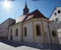 Bild: Christopher Dotzler
Die Spitalkirche und das renovierungsbedürftige Rot-Kreuz-Haus in Neunburg sollen wieder intensiv genutzt werden.
