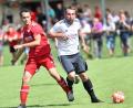 Bild: A. Schwarzmeier
Markus Kraus (rechts) siegte mit der Sportvereinigung Grafenwöhr am Sonntag bei der SpVgg Pfreimd mit 3:1 (links Sebastian Sebald). In Burglengenfeld würde der Aufsteiger gerne nachlegen.