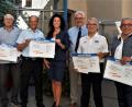 Bild: arw
Über die Spende von jeweils 500 Euro übergeben durch Tanja Hochholzer (Sparda Bank Weiden, Mitte), freuen sich (von rechts) Rudi Bäumler (OWV), Juan Vilas (ASV), Bürgermeister Rupert Troppmann, Marco Harrer (Feuerwehr), Franz Witt (AWO) und Wolfgang Thiele (DJK Förderverein) .