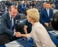 Bild: Michael Kappeler/dpa
Ursula von der Leyen ist mit ähnlichen Problemen konfrontiert, wie der ehemalige Spitzenkandidat der EVP, Manfred Weber.
