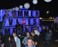 Bild: jlr
Die Partymeile der „Summer Vibes“ des Sportvereins ist dicht gefüllt.